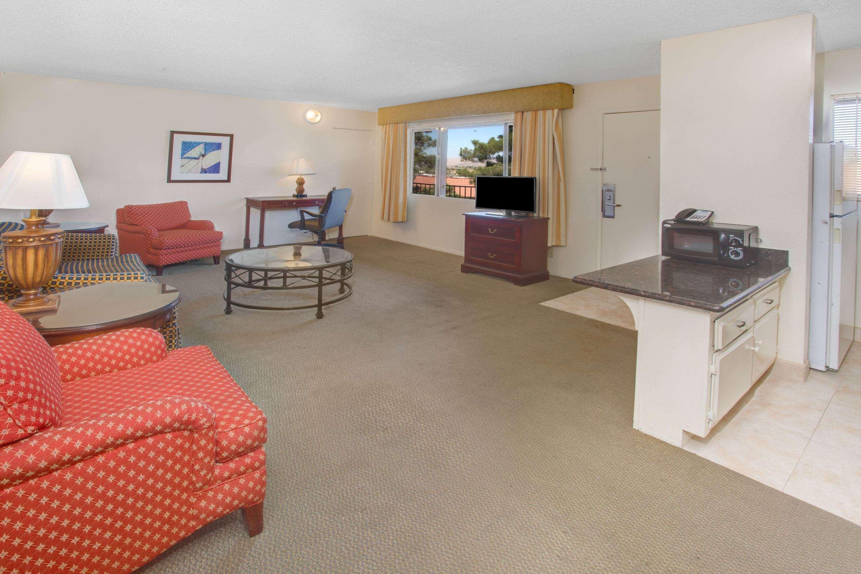 Travelodge Inn & Suites By Wyndham Yucca Valley/Joshua Tree מראה חיצוני תמונה