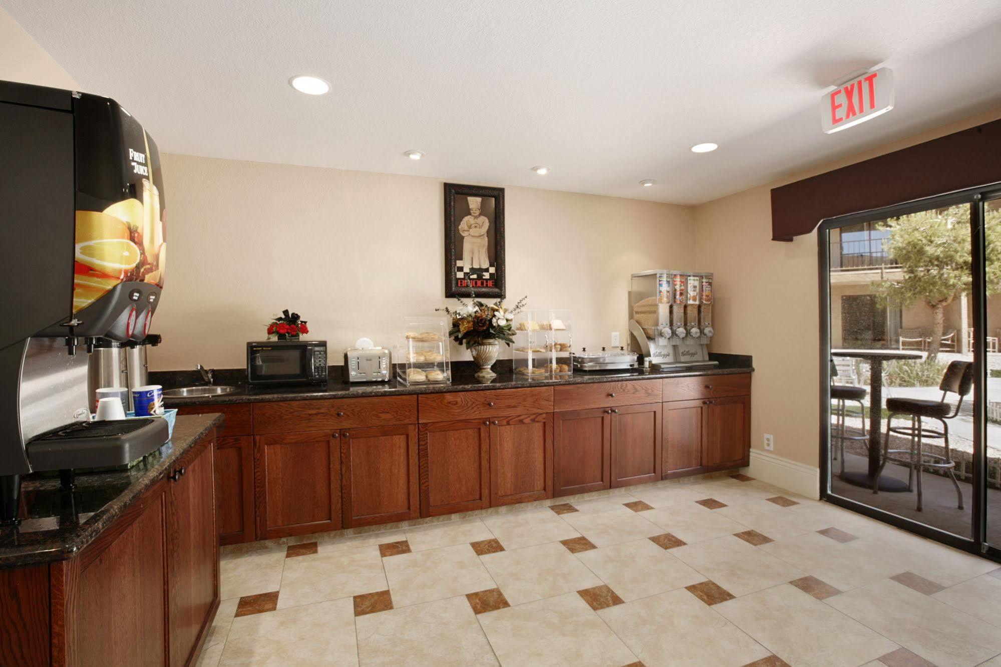 Travelodge Inn & Suites By Wyndham Yucca Valley/Joshua Tree מסעדה תמונה